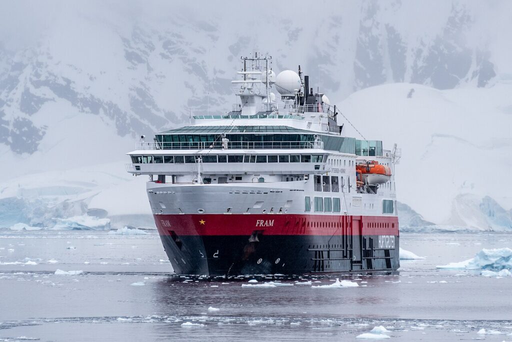 Choosing an Antarctica Expedition Ship